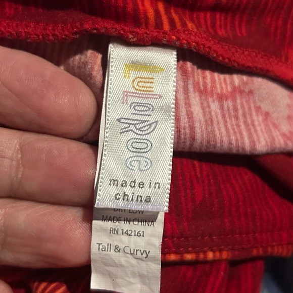 LuLaRoe Tall and Curvy Leggings - Picture 3 of 3